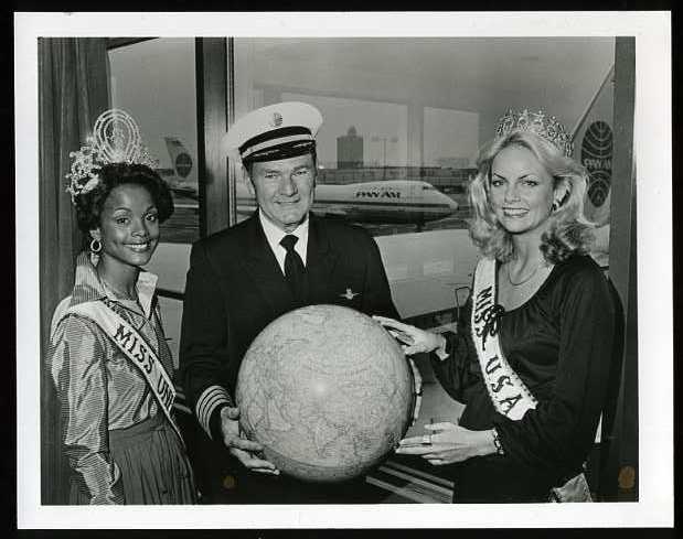 1980s Miss Universe & Miss USA pose with a very happy Pan Am pilot